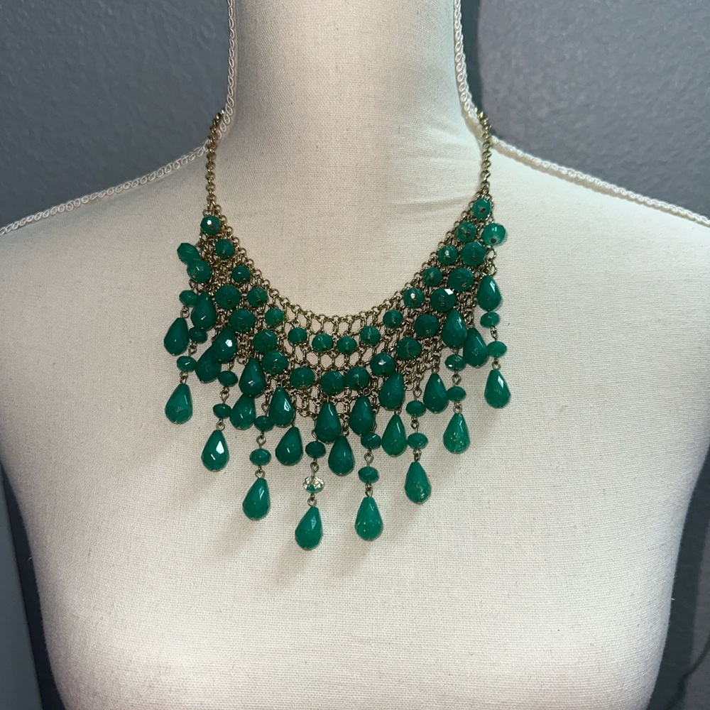 Elegant Green Teardrop Necklace